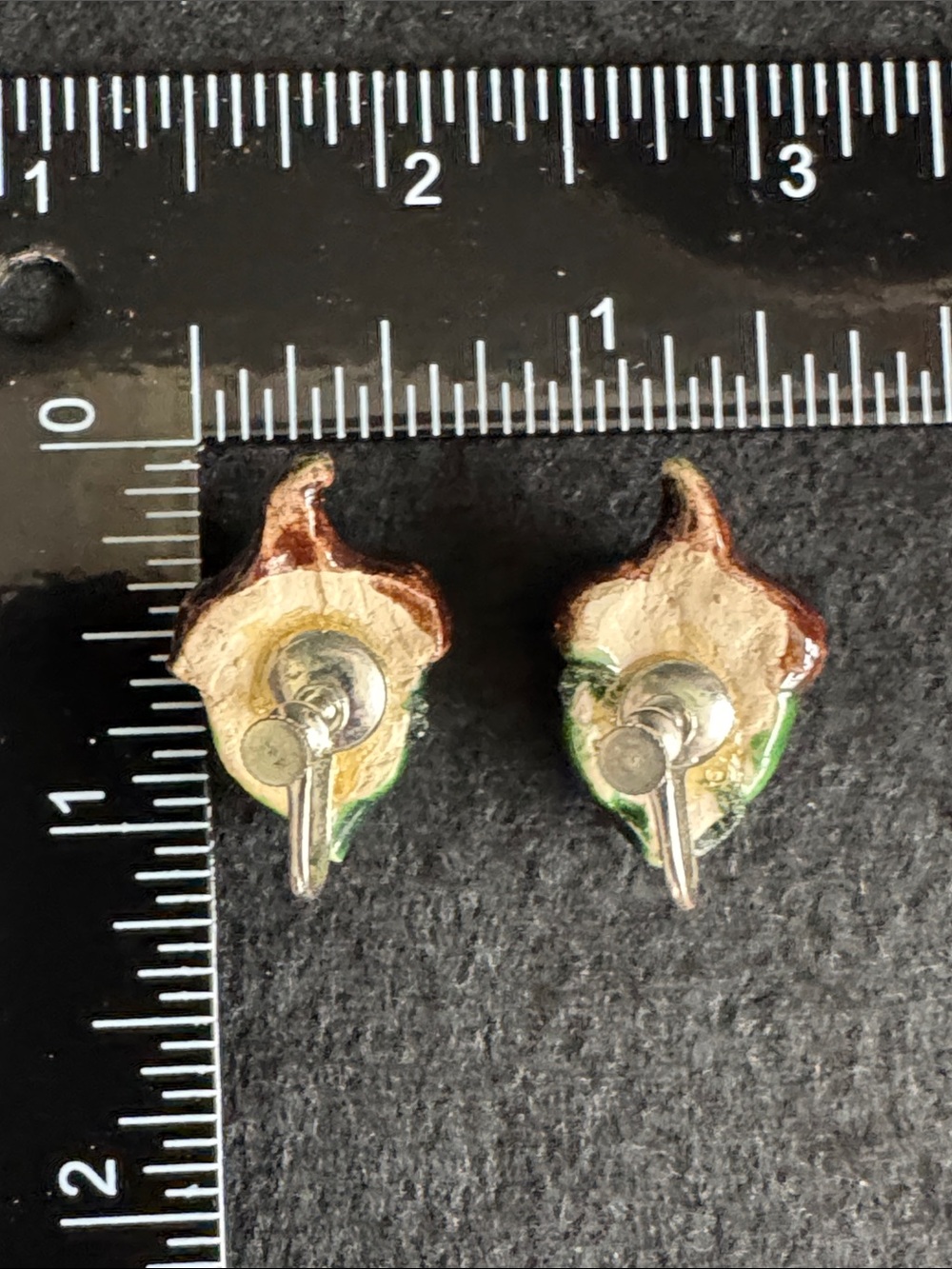 VTG 1940s Mid-Century Ceramic Acorn Screw-Back Earrings - Picture 4 of 4